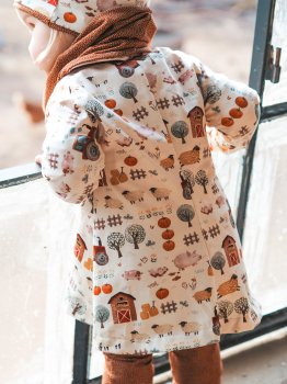 Fancy Farm ecru Baumwoll-Jersey mit Bauernhof Tieren und Traktor ein Kinderstoff von Hilco