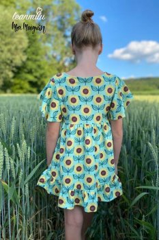 Sunflowerli mint Baumwolljersey mit großen Sonnenblumen von Hilco und Mia Maigrün Designbeispiel