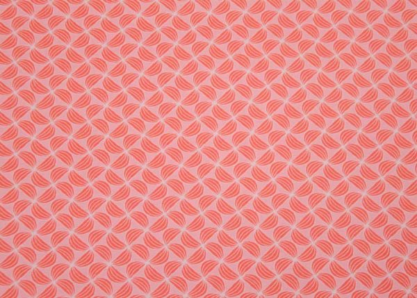Asiana Combo Jersey in rosé lachs mit geometrisch angeordneten Blumen, ein Kinderstoff von Hilco