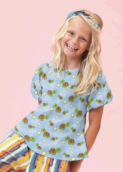 Little Turtle hellblau Kinderstoff Jersey in Jeansoptik mit Schildkröten und Sternen Designbeispiel Shirt