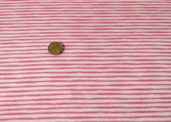 Mini Stripe weiß himbeer Jersey mit unregelmäßigen Streifen, ein Kinderstoff von Hilco