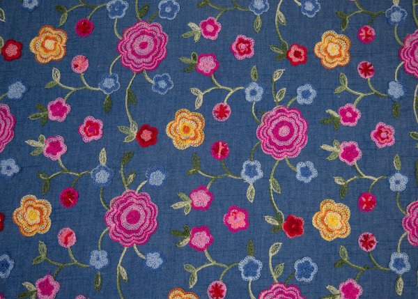 Jasmin Sommerjeans mit Stickerei, leichter Blusenjeans mit aufgestickten Blumen Webware von Swafing